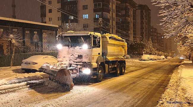 Büyükşehir’den Gece Boyunca Kar Mesaisi