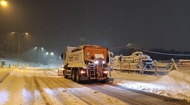 Büyükşehir, Kar Mesaisini Gece Saatlerinde de Kesintisiz Sürdürüyor