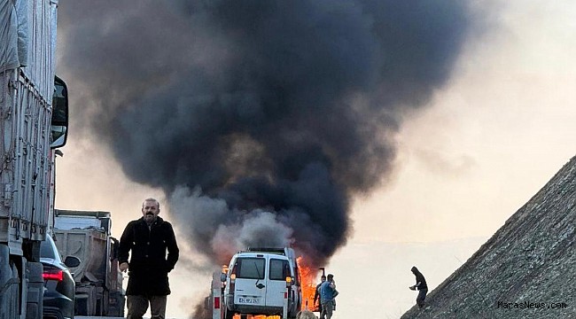 Kahramanmaraş’ta seyir halindeki minibüs alev topuna döndü