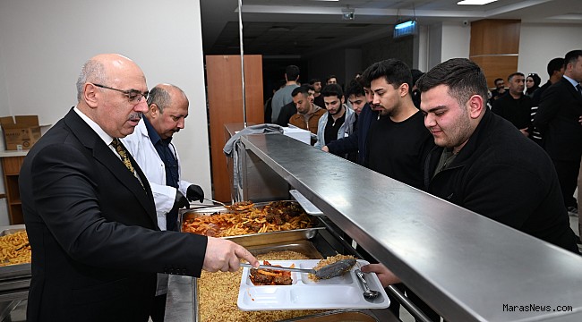 Rektör Ak, Öğrencilerle İftarda Buluştu