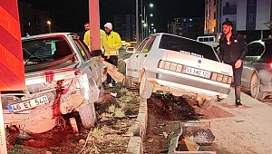 Elbistan’da iki otomobil çarpıştı: 3 Yaralı