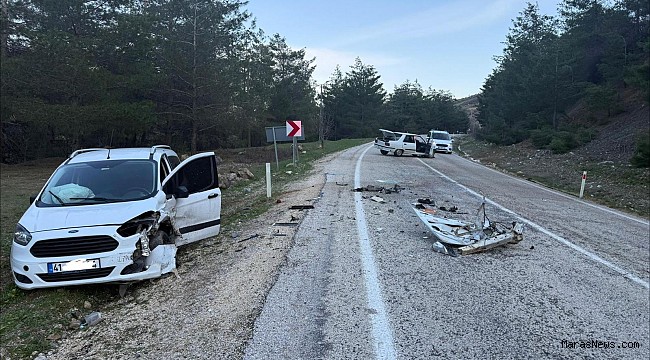 Kahramanmaraş’ta hafif ticari araç ile otomobil kafa kafaya çarpıştı: 1 yaralı