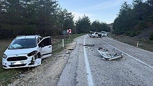 Kahramanmaraş’ta hafif ticari araç ile otomobil kafa kafaya çarpıştı: 1 yaralı