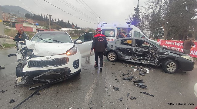 Kahramanmaraş’ta İki Otomobil Çarpıştı: 6 Yaralı